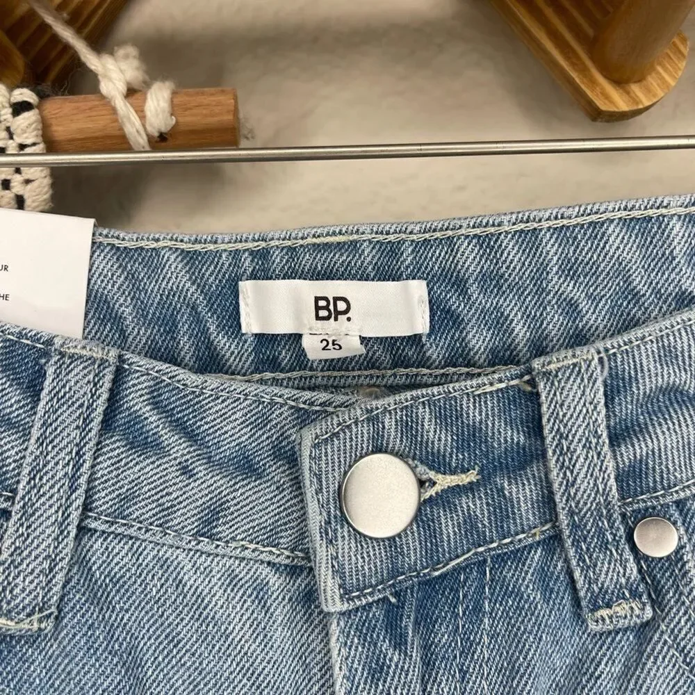 BP. Light Wash Mom Jeans size 25